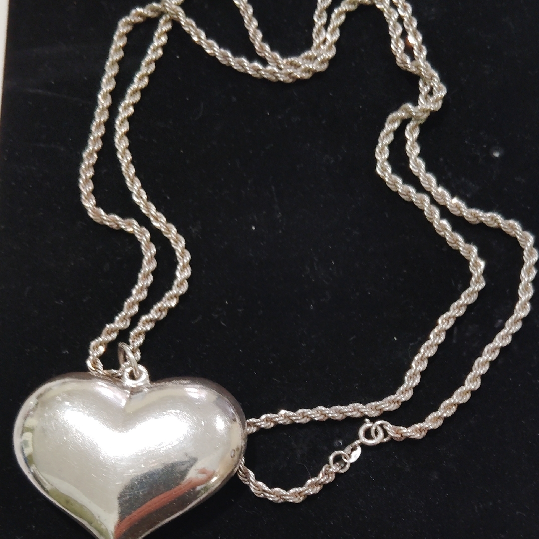 Elegant Sterling Silver Heart Pendant And Chain
